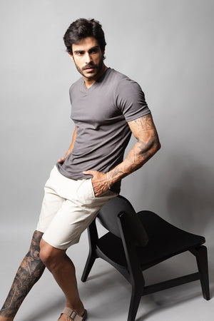 Camiseta Masculina Decote V 320008 Cinza